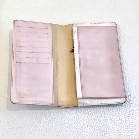 ⭕️SOLD⭕️Chanel Sliver Bi-Fold Wallet - Picture 5 of 7